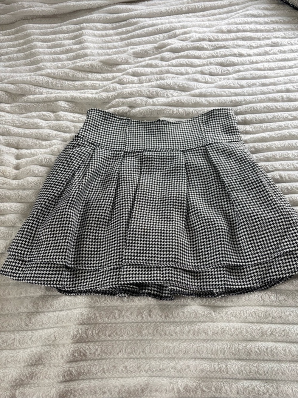 High-Waist Black and White Houndstooth Pleated Skater Skirt/Skort-C pics 4 meas.